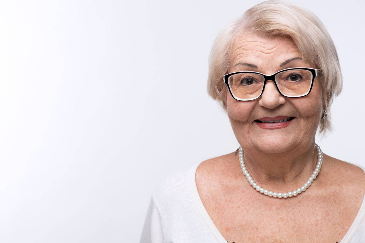 woman who takes MacuHealth for AMD treatment in Painesville, OH